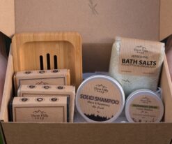 Men’s natural skincare gift set with soap and deodorant in kraft box