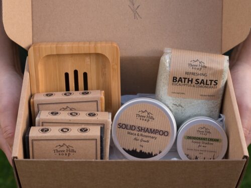 Men’s natural skincare gift set with soap and deodorant in kraft box